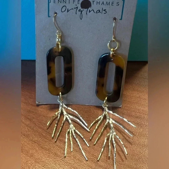 Jennifer Thames Brown Tortoise Shell and Brass Leaf Earrings - Picture 4 of 7